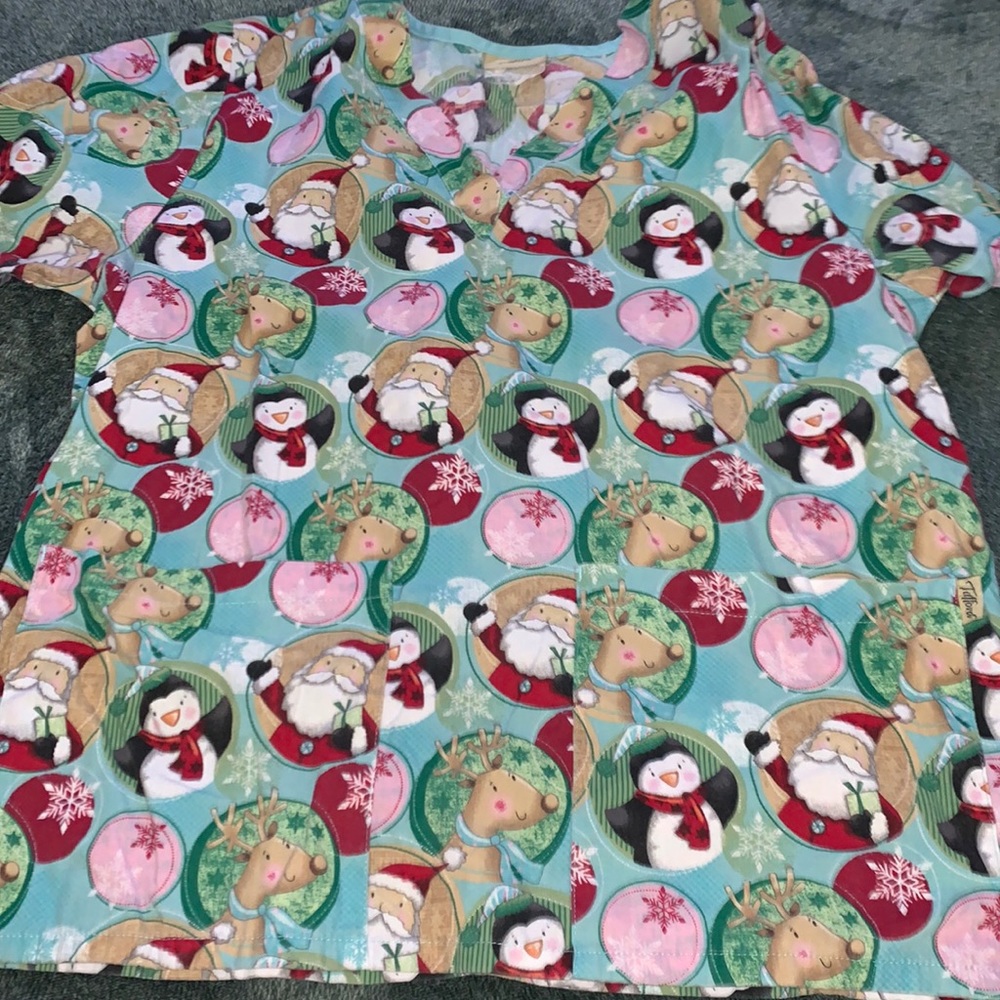 Tafford scrub top